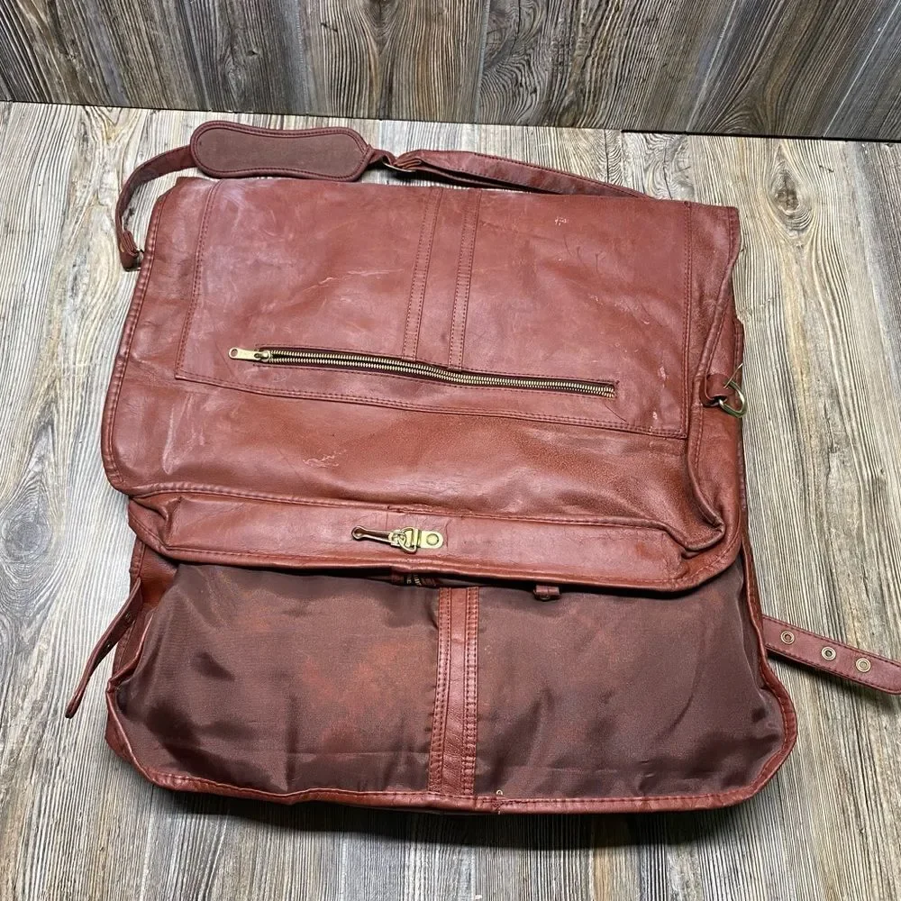 Vintage 90’s Sir Lawrence Collection faux leather brown Suit bag